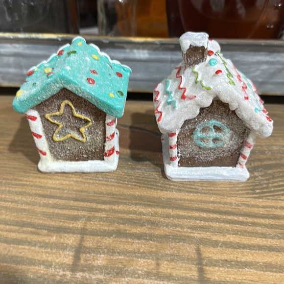 Set of 2 Gingerbread Houses - Picture 5 of 13
